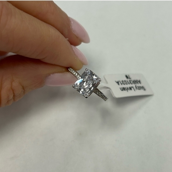 🔹️Suzy Levian Sterling Silver White Radiant Cut CZ Engagement Ring NWT Size #7 - Picture 4 of 5